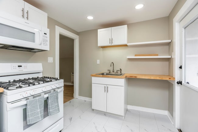 Charming, Fully Furnished Kenwick Rental | $1,500/mo – Utilities Included - Charming, Fully Furnished Kenwick Rental | $1,500/mo – Utilities Included House