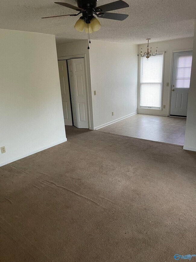 Foto del edificio - 6209 Friar Tuck Dr NW