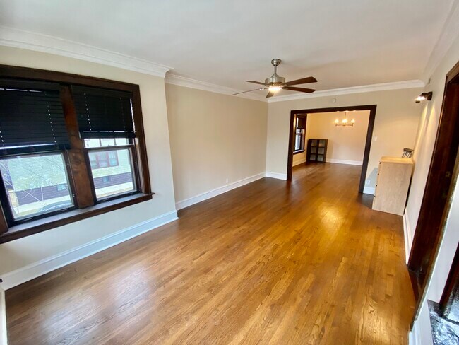 Building Photo - 3300 N Albany Ave