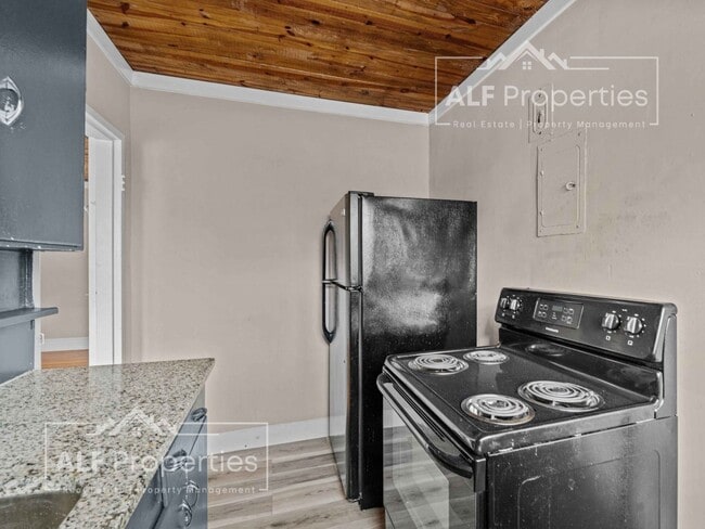 Building Photo - 1301 S 10th St