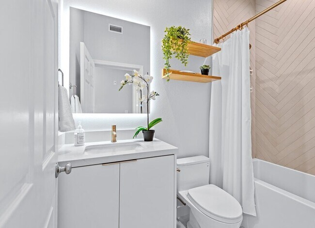 Building Photo - 2Bed 2.5Bath Stillness condo available