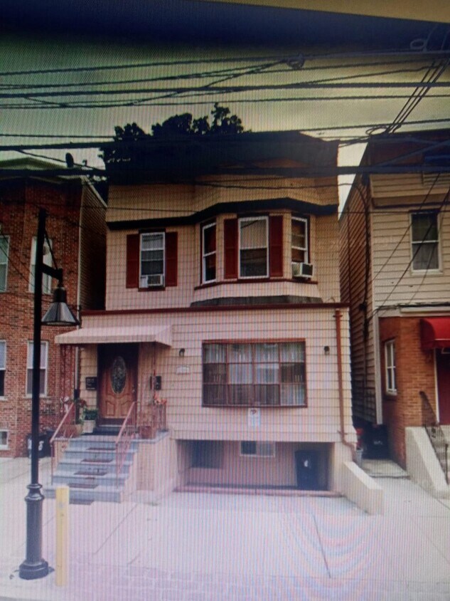 1806 Kerrigan Ave, Union City, NJ 07087 House for Rent in Union City