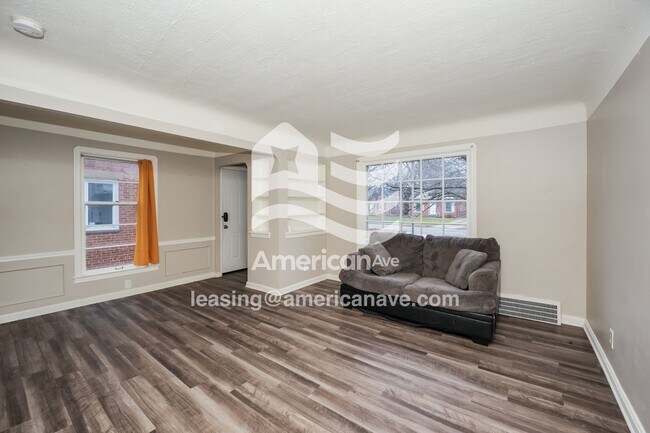 Foto del edificio - 25731 Forestview Ave