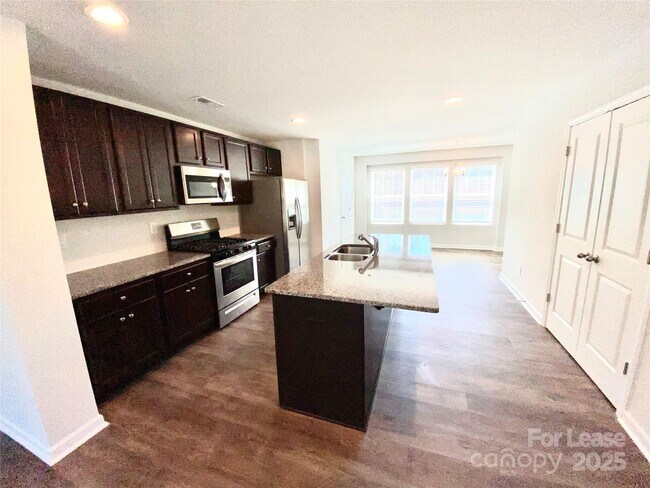 Foto del edificio - 8200 Waxhaw Hwy