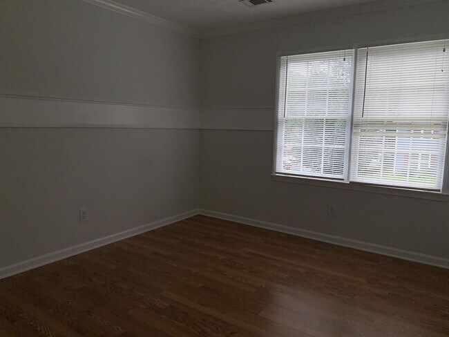 Building Photo - 760 Hunters Creek Lane