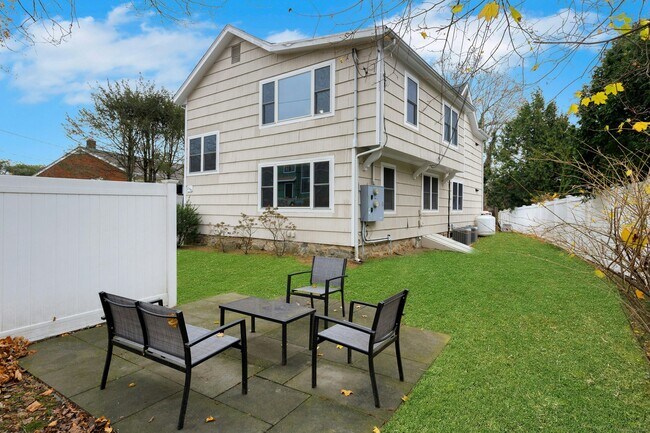 Foto del edificio - 119 Forest St