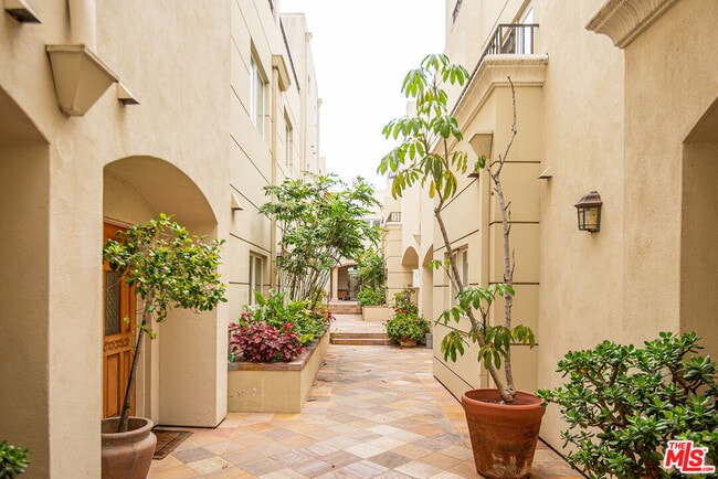 Foto del edificio - 1217 Yale St