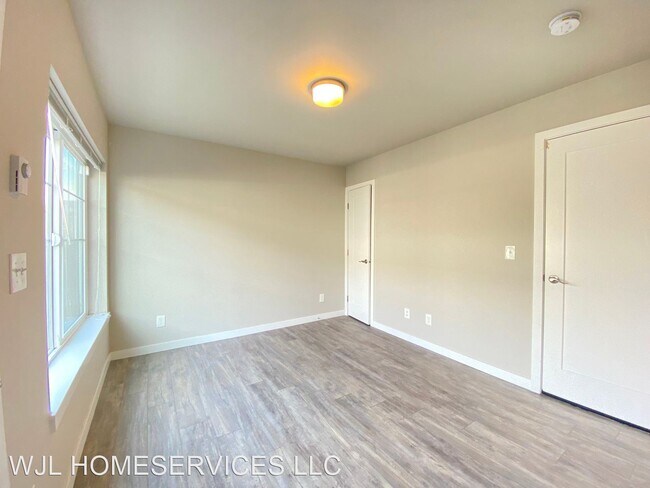 Building Photo - 2 br, 1.5 bath House - 2726 S Andover St
