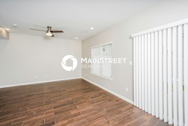 Building Photo - 3 Bedroom Pet-Friendly Home in Jeffersonville, IN with Main Street Renewal