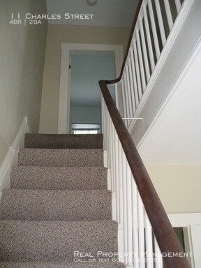 Building Photo - Large 4 Bedroom- Close to UNH!