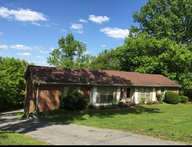 Foto del edificio - 245 Hickorydale Dr