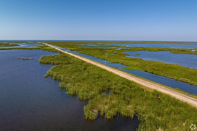 Nature is not far from Slidell with Lake Pontchartrain and Big Branch Marsh only minutes away.