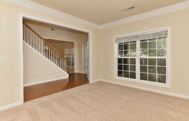 Foto del edificio - Luxurious 5 Bedroom 3.5 Bathroom for Rent ...