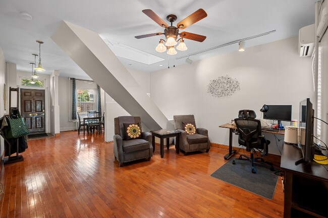Foto del edificio - 1357 E St SE