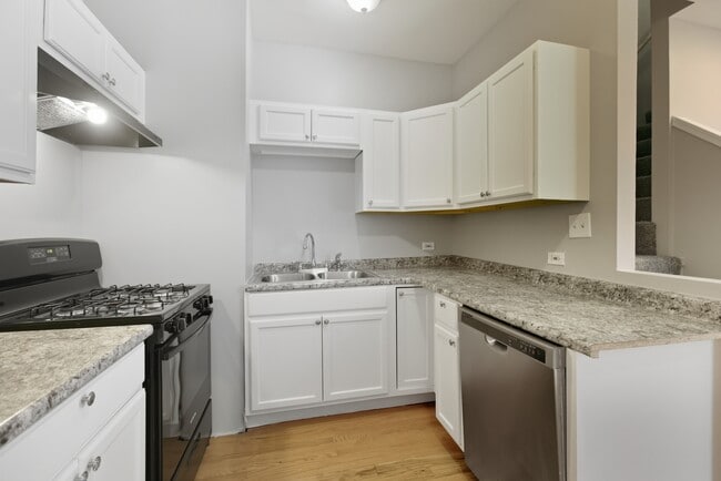 Building Photo - 2313 W McLean Ave