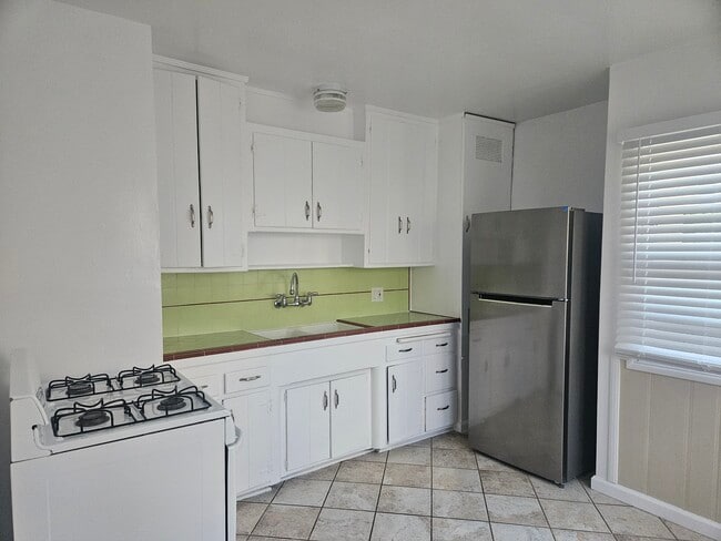 Kitchen - 10737 Bloomfield St