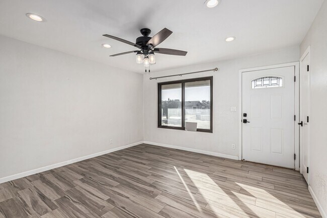 Foto del edificio - Beautiful 4 Bedroom Home Near Old Town Scottsdale & ASU