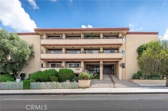 Building Photo - 5412 Lindley Ave