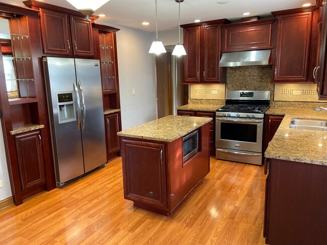 Building Photo - 6216 W Lawrence Ave