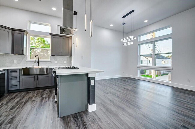 Foto del edificio - 1913 Hoskins Dr