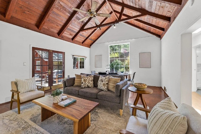 Building Photo - 11 Southbank Rd