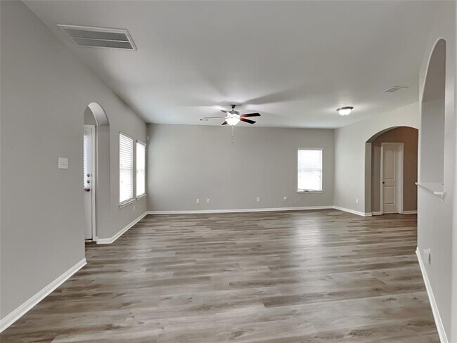 Building Photo - 5516 S Buffalo Cir