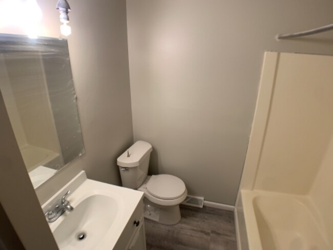 Foto del edificio - 3233 Hewitt Ave NW