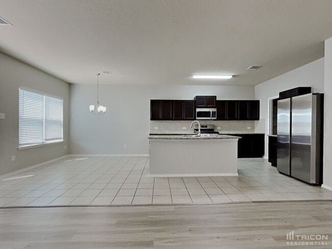 Building Photo - 214 Tallow Trl