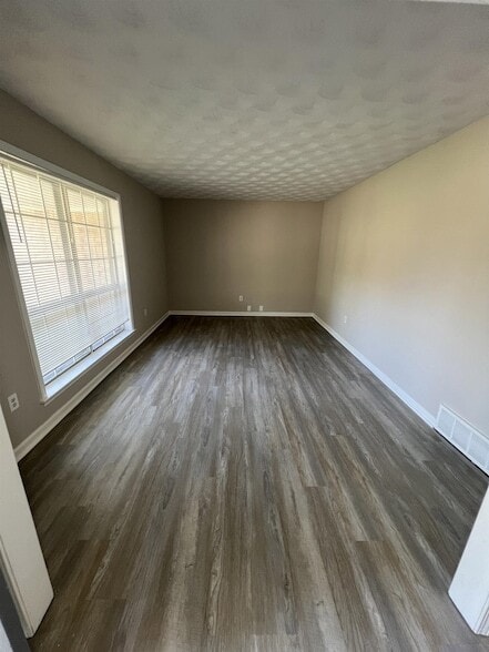 Foto del edificio - 5159 Longmeadow Cove