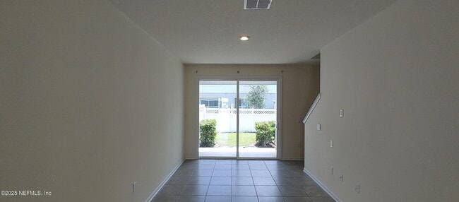 Building Photo - 525 Big Tree Wy