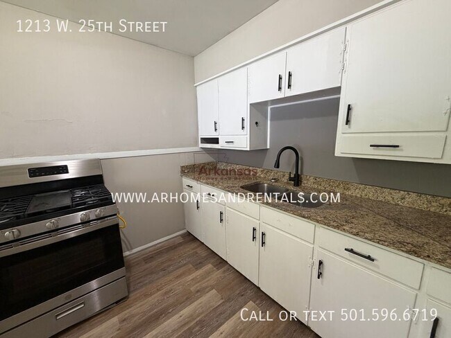 Foto del edificio - 1213 W 25th St