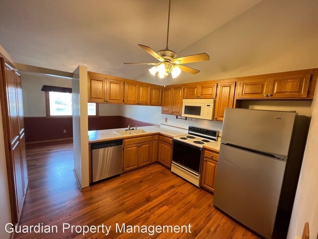 Building Photo - 2 br, 2 bath House - 9 Round Lake Trail