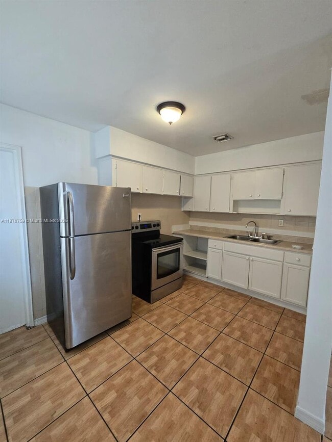 Foto del edificio - 16041 NE 19th Ct