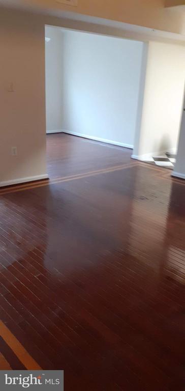 Foto del edificio - 9605 Lake Point Ct