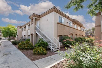 Building Photo - 3400 Cabana Dr