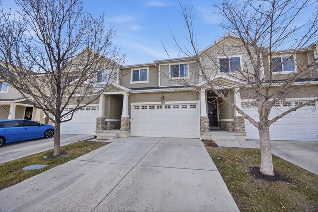 Building Photo - Stunning townhome on Sleepy Ridge
