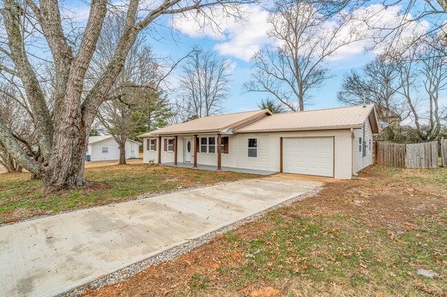 Foto del edificio - 117 Gayle Ave