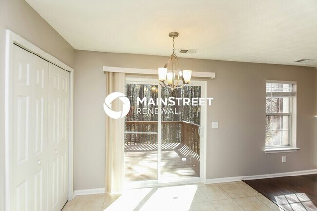 Foto del edificio - 3 Bedroom Pet-Friendly Home in Marietta, GA with Main Street Renewal