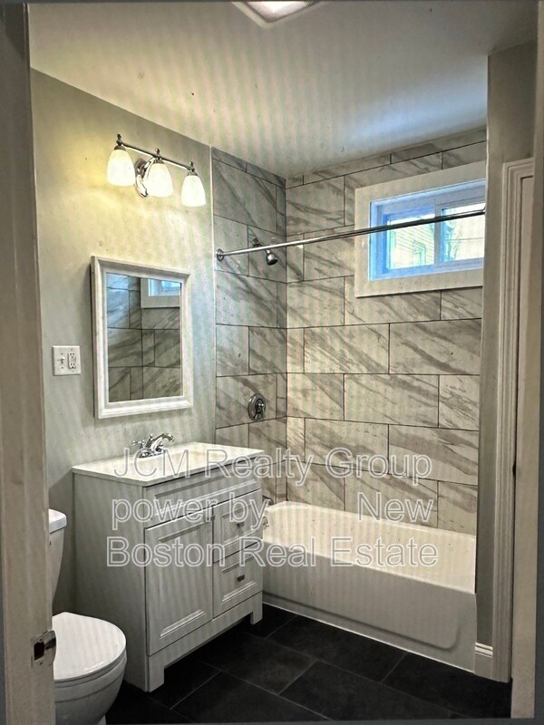 Building Photo - 100 Maverick St