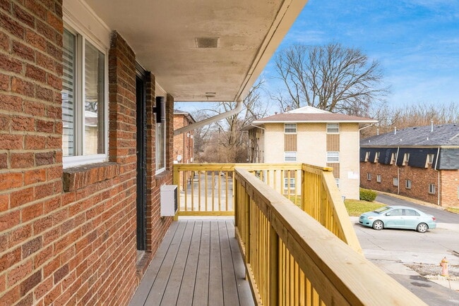 Building Photo - 611 Riverview Dr