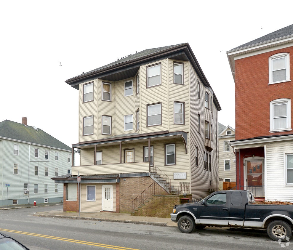 Building Photo - 61 County St