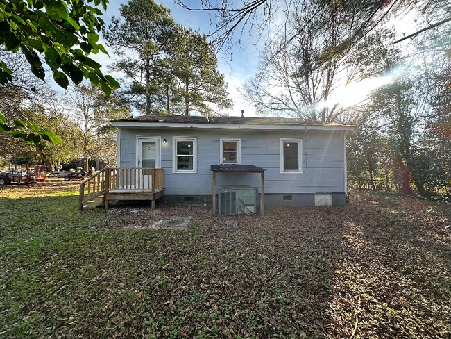 Foto del edificio - 304 Eucalyptus Rd