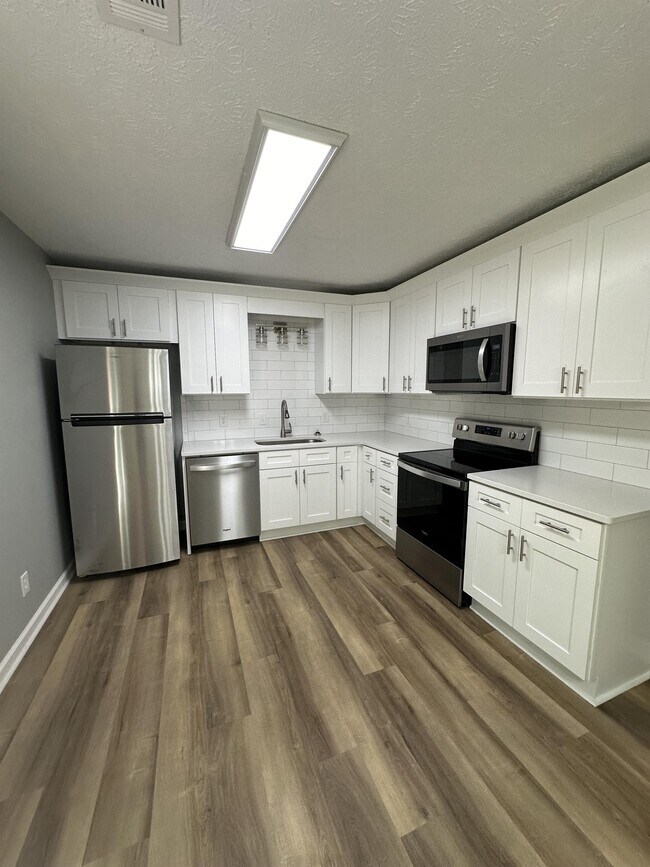 Foto del edificio - 1424 Whitfield Park Cir