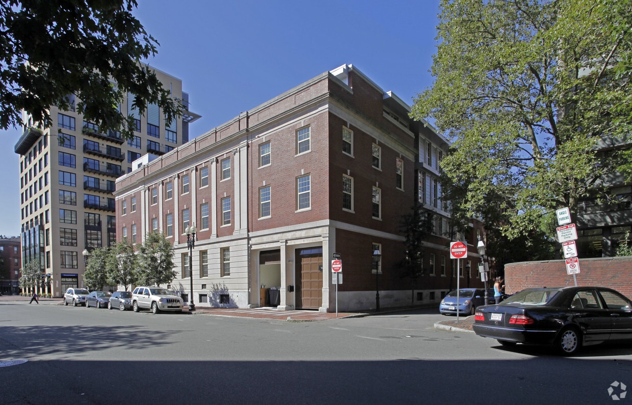 Building Photo - 7 Warren Ave