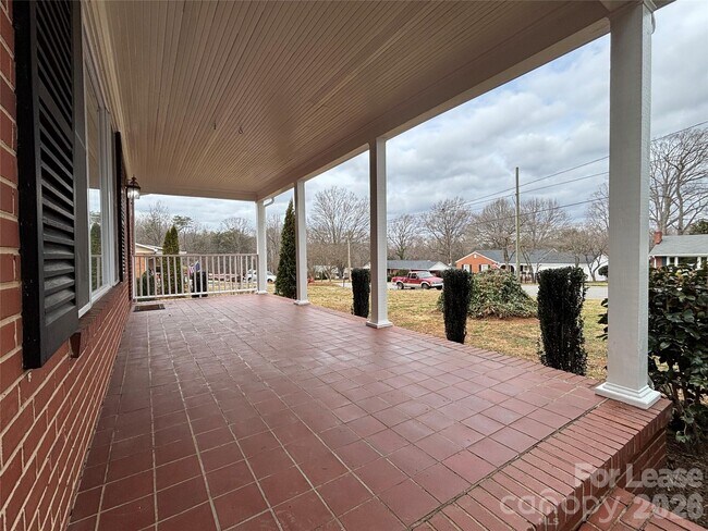 Foto del edificio - 418 Coolidge Ave