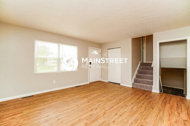 Foto del edificio - 3 Bedroom Pet-Friendly Home in COLUMBUS, OH with Main Street Renewal