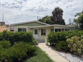 Building Photo - 2 Bed/2 Bath