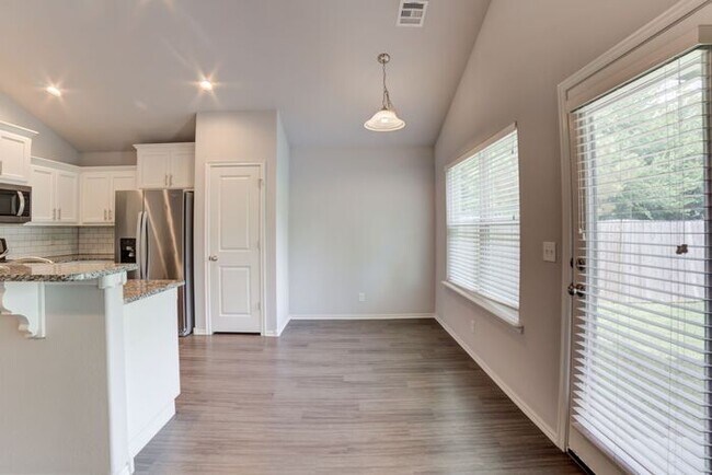 Foto del edificio - Cutest 3/2/2 Craftsman Style Home!