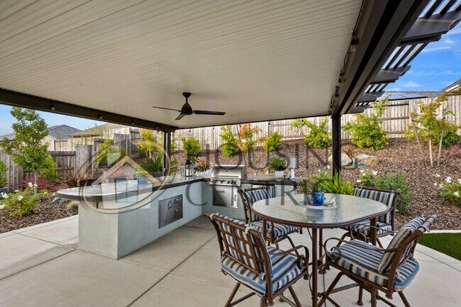 Building Photo - STUNNING Single Story Home with a Resort S...