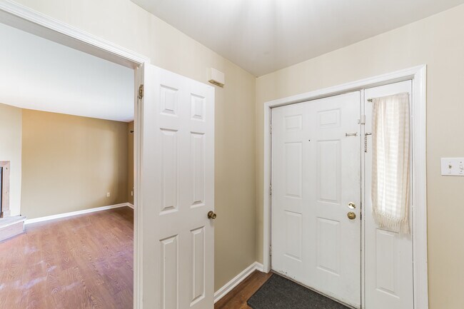 Building Photo - 57 Iroquois Ct